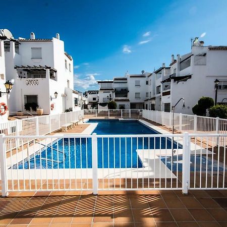 Puerto De La Duquesa Beach Apartment Castillo de Sabinillas Esterno foto