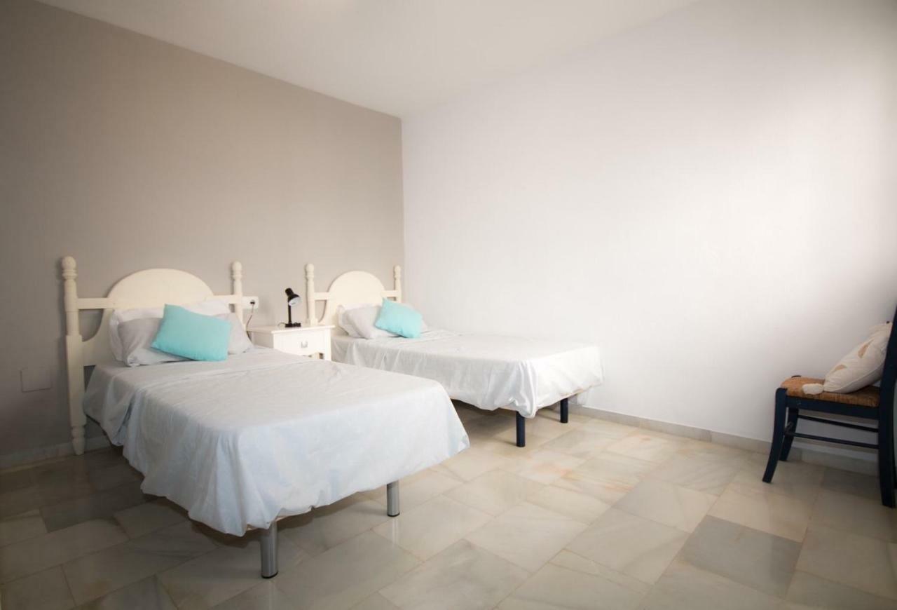 Puerto De La Duquesa Beach Apartment Castillo de Sabinillas Esterno foto