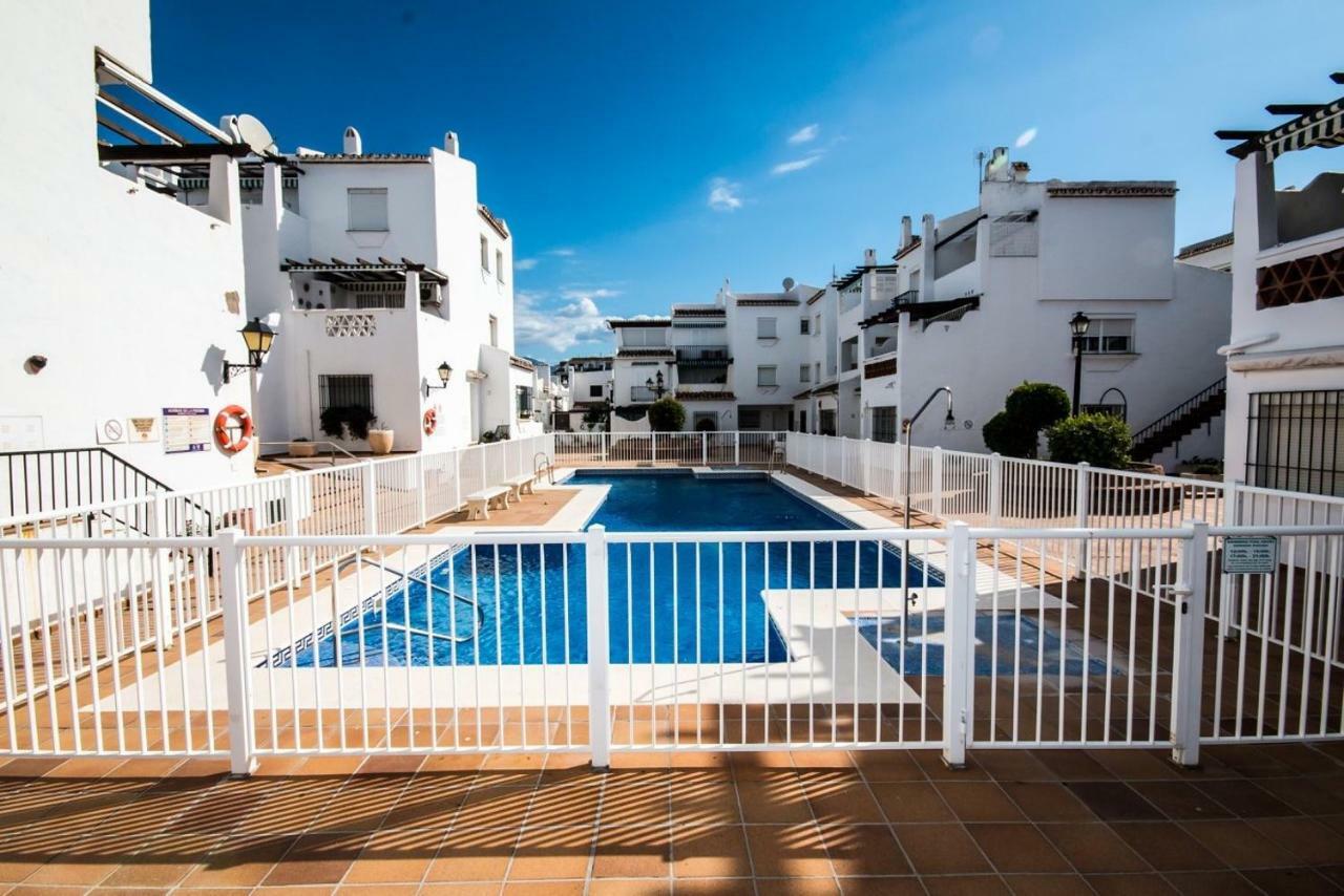 Puerto De La Duquesa Beach Apartment Castillo de Sabinillas Esterno foto