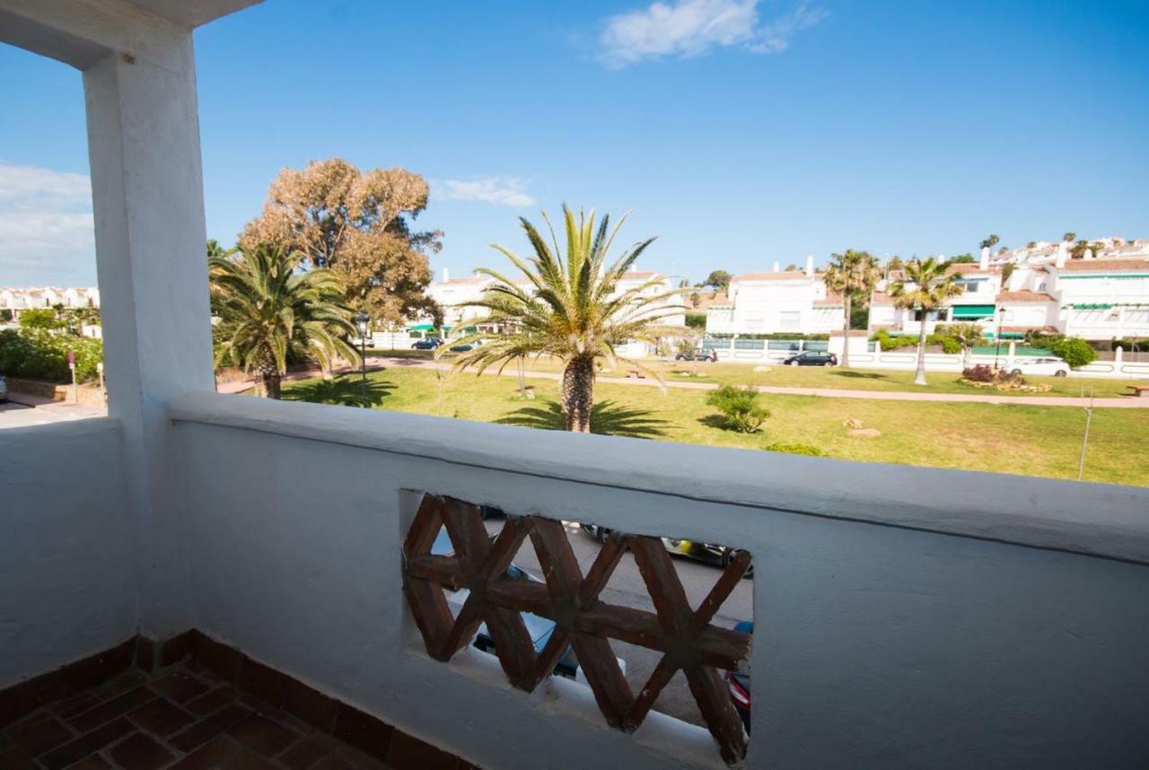 Puerto De La Duquesa Beach Apartment Castillo de Sabinillas Esterno foto
