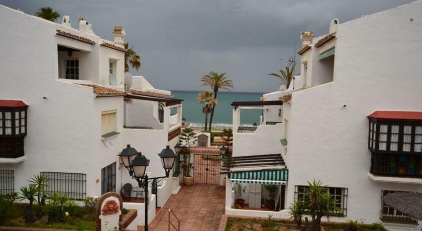 Puerto De La Duquesa Beach Apartment Castillo de Sabinillas Esterno foto