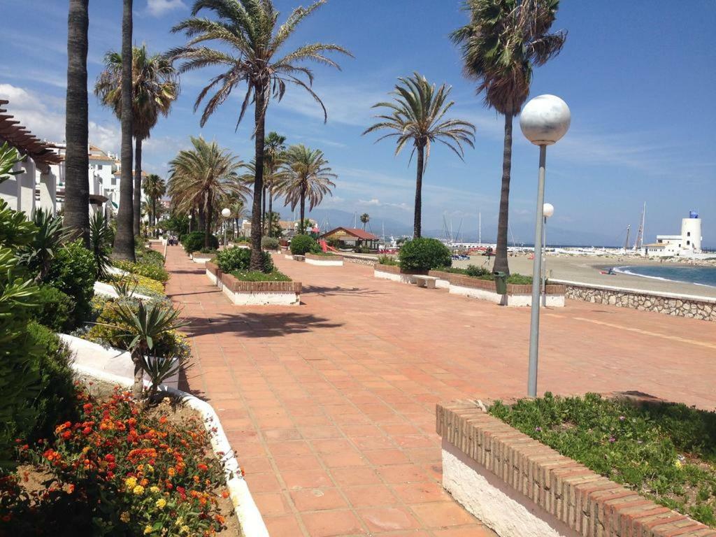 Puerto De La Duquesa Beach Apartment Castillo de Sabinillas Esterno foto