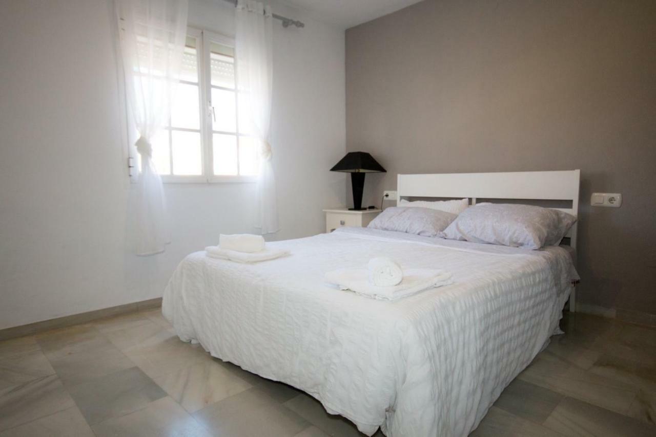 Puerto De La Duquesa Beach Apartment Castillo de Sabinillas Esterno foto