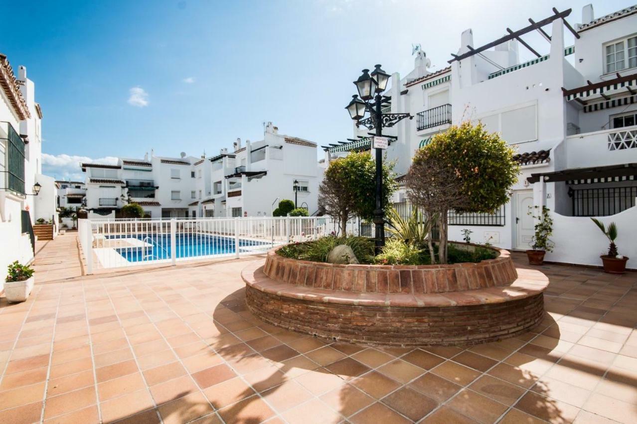 Puerto De La Duquesa Beach Apartment Castillo de Sabinillas Esterno foto